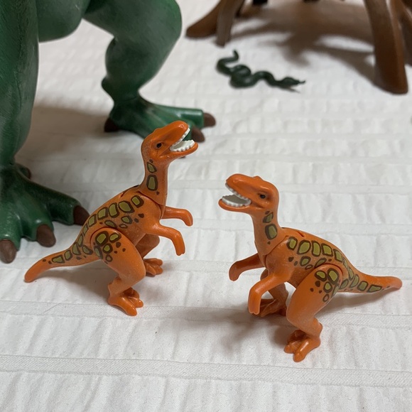 T-Rex w/Velociraptors 4171 by Playmobil - Picture 3 of 12